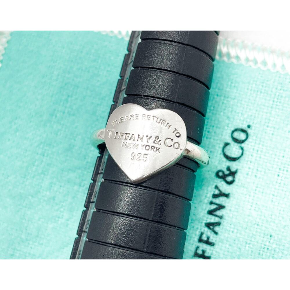 Tiffany & Co. Return to Tiffany Heart Signet Ring Sterling Silver Size 6.25 - Picture 14 of 15